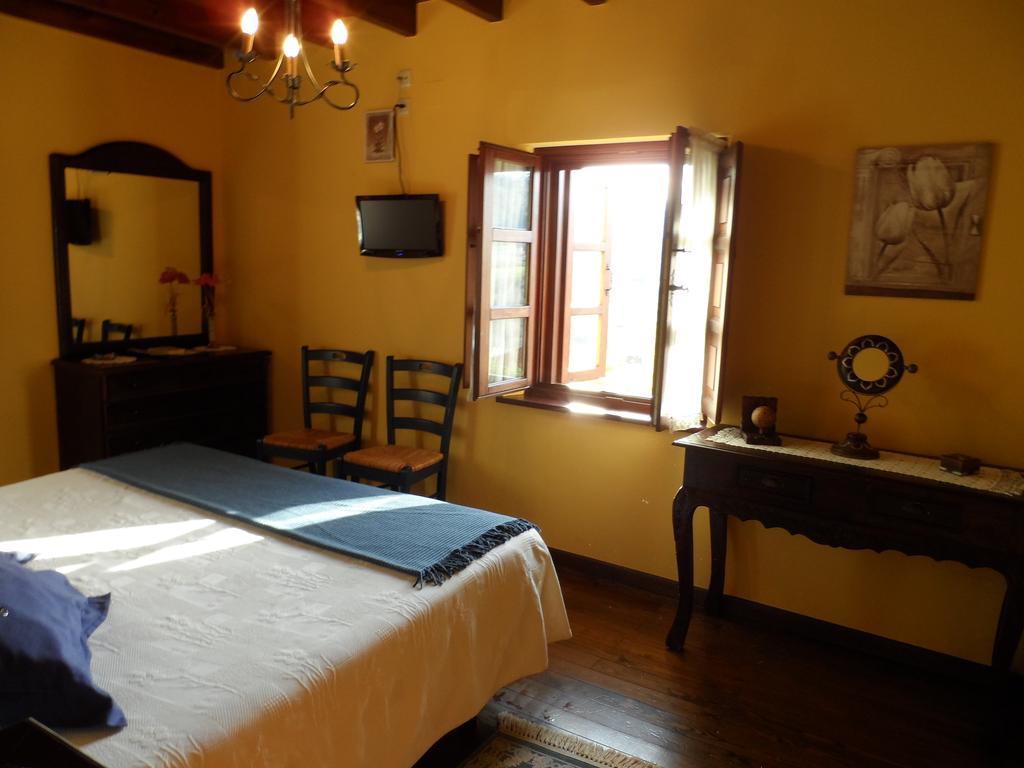 Casa El Campu Guest House Infiesto Room photo